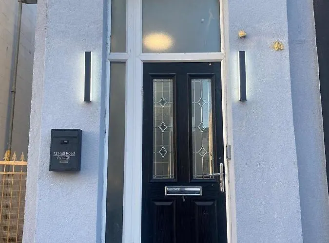 Black Ocean Holiday Apartments Blackpool