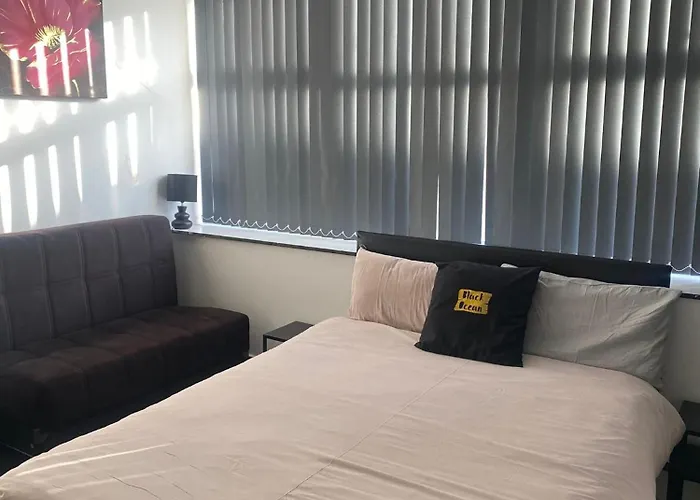 Black Ocean Holiday Apartments Blackpool